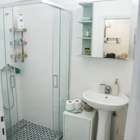 Convenient Bright Flat - 50m From Metro