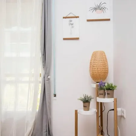 Convenient Bright Flat - 50m From Metro Apartment *