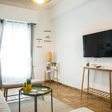 Convenient Bright Flat - 50m From Metro Apartment