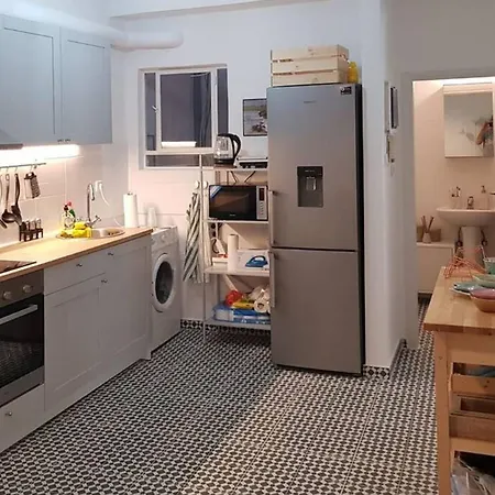 Convenient Bright Flat - 50m From Metro Athens